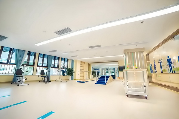 落户深圳留学生条件_董璇婚后情况曝光！不愿丈夫和女儿住一起，与其分居，倪萍很担忧 电影的舞蹈彩蛋之外